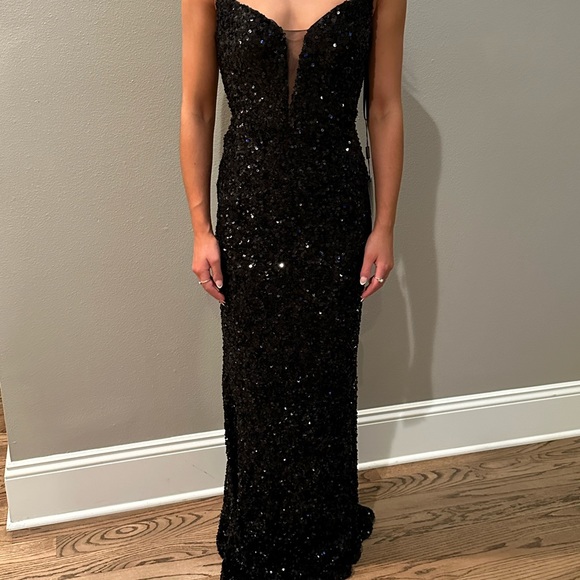 La Femme illusion Inset black sequin dress size 0. New with tags. Never worn. - Picture 4 of 6